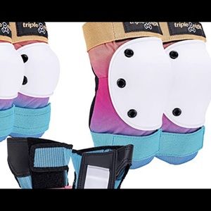 NWOT sports protection pads unisex. Small